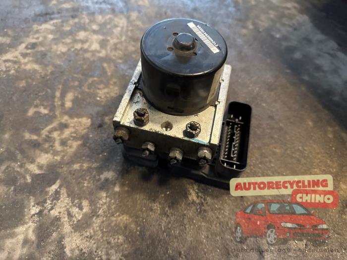 Begagnade ABS-pump Renault Twingo II (CN) 1.2 Pris € 35,00 Marginaltabell erbjuds av Autorecycling Chino B.V.