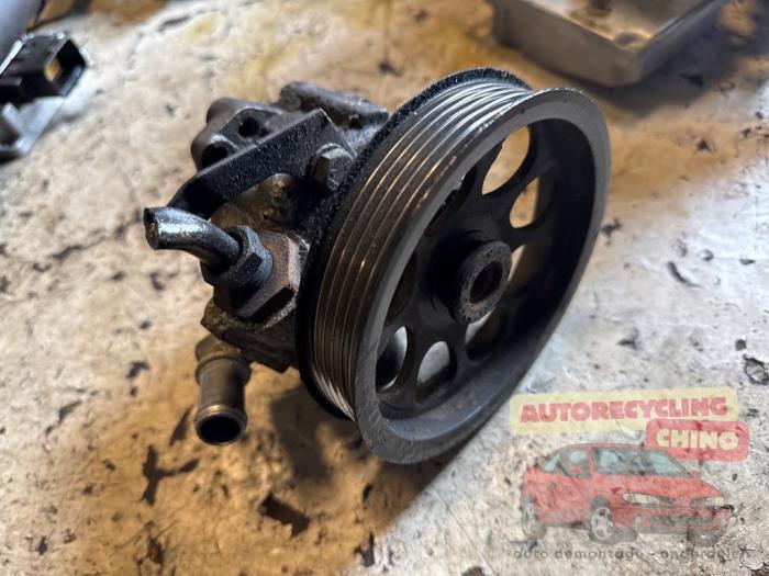 Usagé Pompe de direction Saab 9-5 (YS3E) 2.3t 16V Prix € 50,00 Règlement à la marge proposé par Autorecycling Chino B.V.