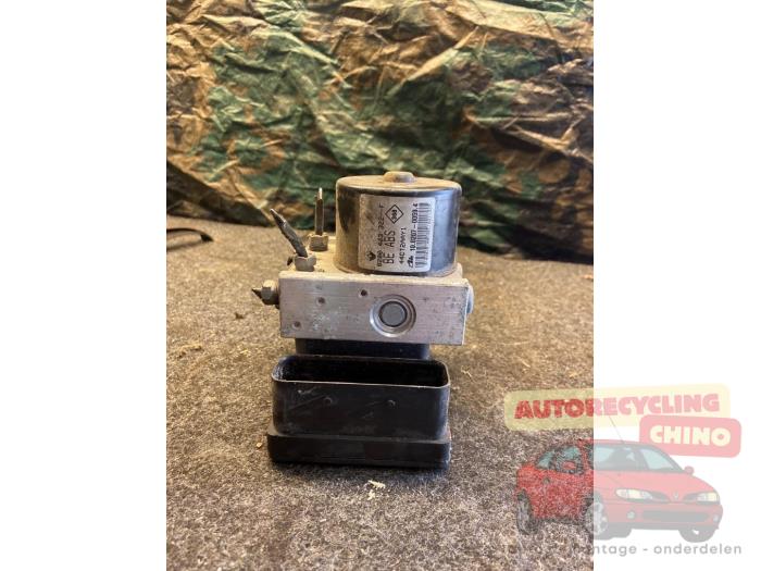 Begagnade ABS-pump Renault Twingo II (CN) 1.2 Pris € 50,00 Marginaltabell erbjuds av Autorecycling Chino B.V.