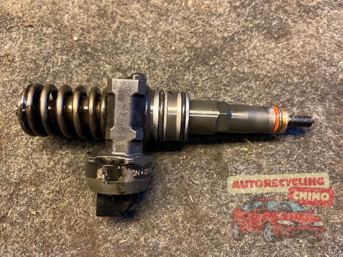 Usagé Injecteurs Volkswagen Caddy III (2KA,2KH,2CA,2CH) 2.0 SDI Prix € 145,00 Règlement à la marge proposé par Autorecycling Chino B.V.
