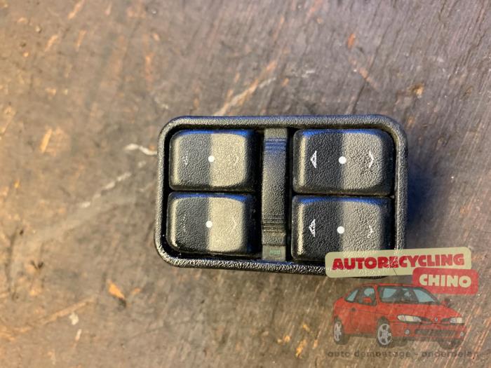 Usados Interruptor de ventanilla eléctrica Opel Zafira (F75) 2.2 DTI 16V Precio € 25,00 Norma de margen ofrecido por Autorecycling Chino B.V.