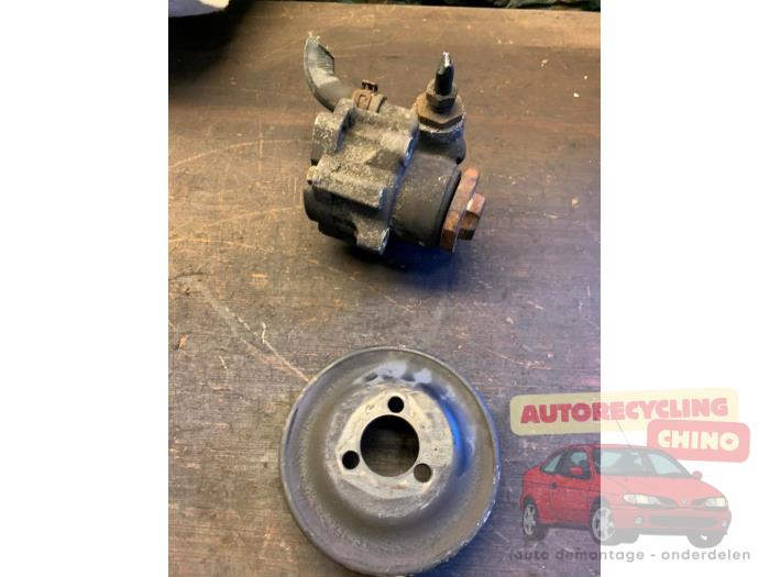 Usagé Pompe de direction Volkswagen Polo III (6N2) 1.4 Prix € 35,00 Règlement à la marge proposé par Autorecycling Chino B.V.