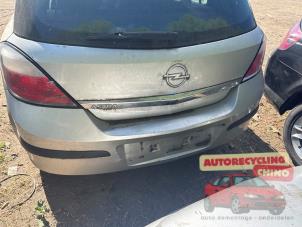 Begagnade Bakre stötfångare Opel Astra H (L48) 1.4 16V Twinport Pris € 75,00 Marginaltabell erbjuds av Autorecycling Chino B.V.