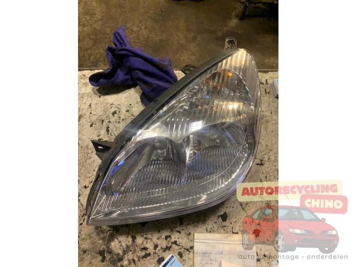 Używane Reflektor lewy Citroen C5 I Berline (DC) 2.0 16V Cena € 35,00 Procedura marży oferowane przez Autorecycling Chino B.V.