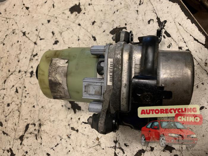 Usagé Pompe de direction Ford C-Max (DM2) 1.8 16V Prix € 75,00 Règlement à la marge proposé par Autorecycling Chino B.V.