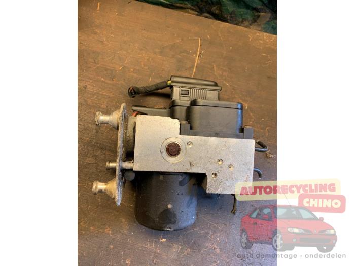 Usagé Bloc ABS Mercedes E (W210) 3.2 E-320 V6 18V Prix € 50,00 Règlement à la marge proposé par Autorecycling Chino B.V.