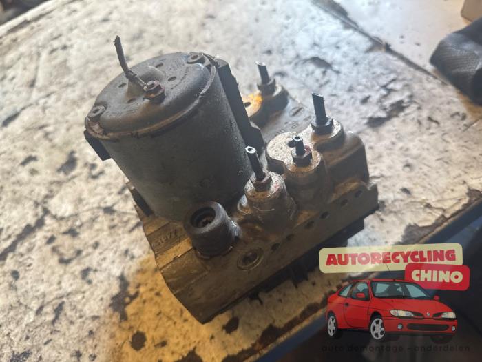 Begagnade ABS-pump Mercedes E Combi (S210) 4.2 E-420 32V Pris € 120,00 Marginaltabell erbjuds av Autorecycling Chino B.V.