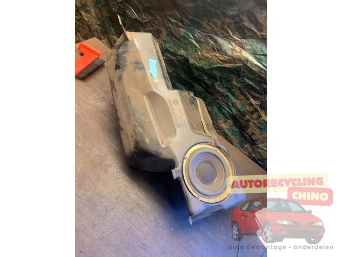 Begagnade Bashögtalare Mercedes E Combi (S210) 4.2 E-420 32V Pris € 50,00 Marginaltabell erbjuds av Autorecycling Chino B.V.