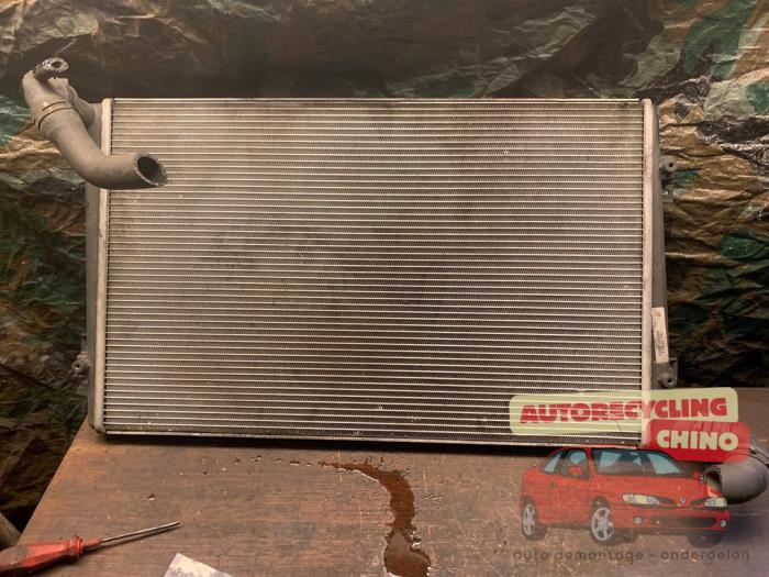 Usagé Radiateur Volkswagen Caddy III (2KA,2KH,2CA,2CH) 1.9 TDI Prix € 50,00 Règlement à la marge proposé par Autorecycling Chino B.V.