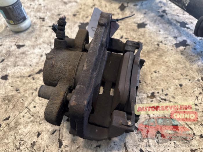 Gebrauchte Bremszange rechts vorne Alfa Romeo 159 Sportwagon (939BX) 2.2 JTS 16V Preis € 50,00 Margenregelung angeboten von Autorecycling Chino B.V.