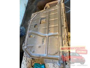 Used Bumper bottom Volkswagen Eos (1F7/F8) 1.4 TSI 16V BlueMotion Price € 75,00 Margin scheme offered by Autorecycling Chino B.V.