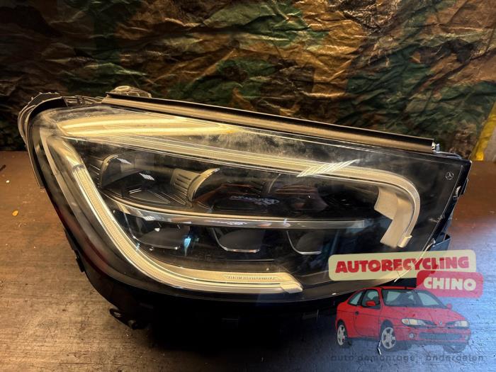 Używane Reflektor prawy Mercedes GLC Coupé AMG (C253) 3.0 43 AMG V6 Turbo 4-Matic Cena € 500,00 Procedura marży oferowane przez Autorecycling Chino B.V.