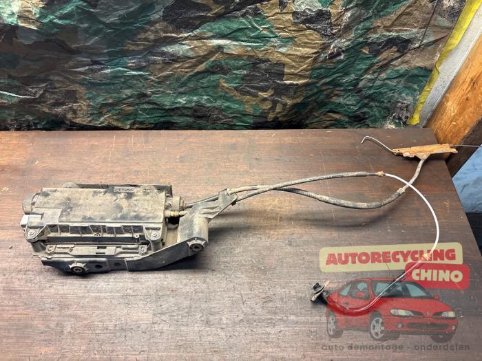 Gebrauchte Handbremse Motor Renault Scénic II (JM) 2.0 16V Preis € 195,00 Margenregelung angeboten von Autorecycling Chino B.V.