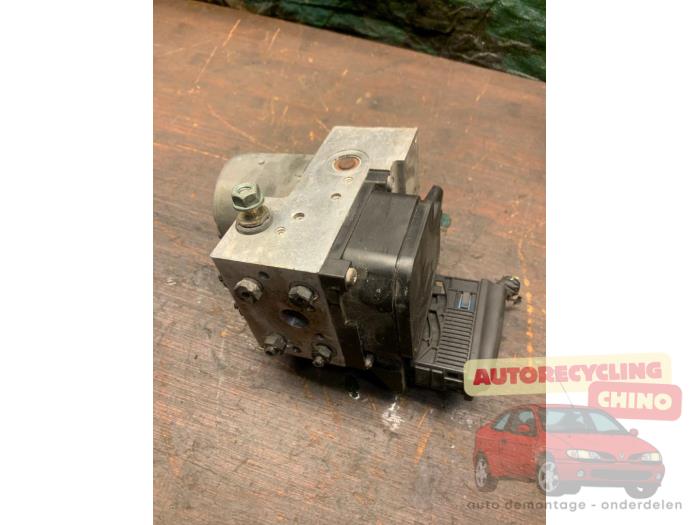 Usagé Pompe ABS Volkswagen Passat Variant (3B6) 1.8 Turbo 20V Prix € 75,00 Règlement à la marge proposé par Autorecycling Chino B.V.