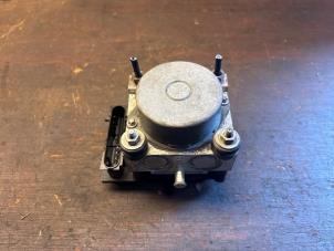 Begagnade ABS-pump Opel Corsa D 1.4 16V Twinport Pris € 170,00 Marginaltabell erbjuds av Autorecycling Chino B.V.