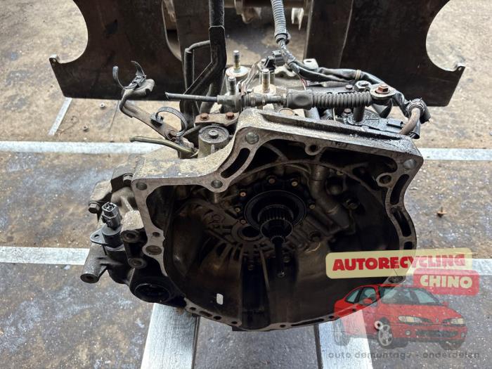 Usagé Boite de vitesses Mazda 323 P (BA15) 1.5i 16V Prix € 250,00 Règlement à la marge proposé par Autorecycling Chino B.V.