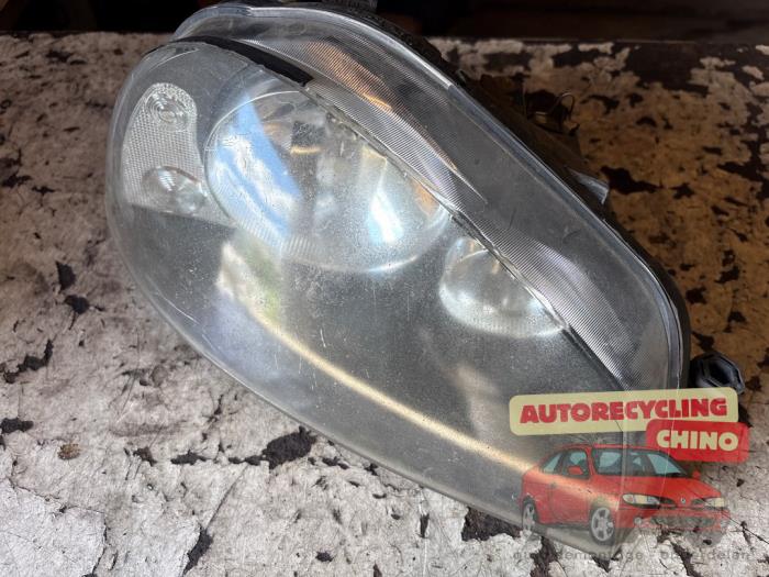 Używane Reflektor prawy Seat Arosa (6H1) 1.4 MPi Cena € 30,00 Procedura marży oferowane przez Autorecycling Chino B.V.
