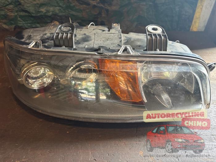 Używane Reflektor prawy Fiat Punto II (188) 1.2 60 S Cena € 44,50 Procedura marży oferowane przez Autorecycling Chino B.V.