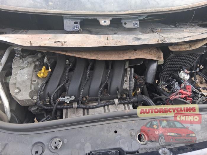 Używane Silnik Renault Grand Scénic II (JM) 2.0 16V Cena € 400,00 Procedura marży oferowane przez Autorecycling Chino B.V.