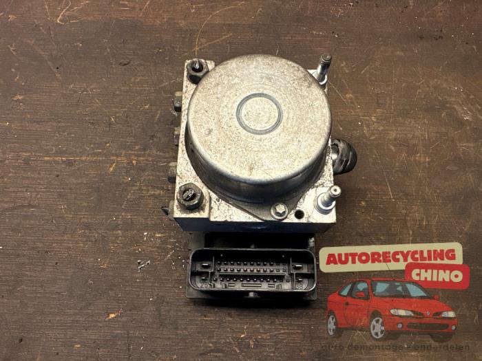 Begagnade ABS-pump Opel Corsa D 1.2 16V Pris € 170,00 Marginaltabell erbjuds av Autorecycling Chino B.V.