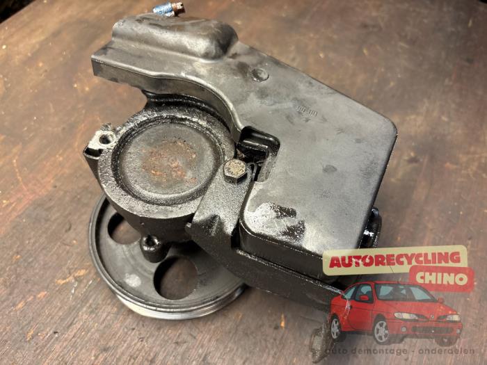 Usagé Pompe de direction Citroen Xsara Picasso (CH) 1.6 Prix € 35,00 Règlement à la marge proposé par Autorecycling Chino B.V.