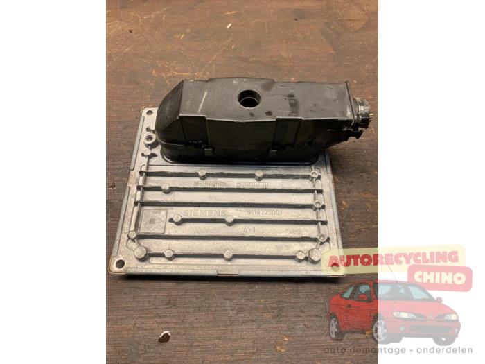 Used Engine management computer Ford Focus 2 C+C 1.6 16V Price € 60,00 Margin scheme offered by Autorecycling Chino B.V.