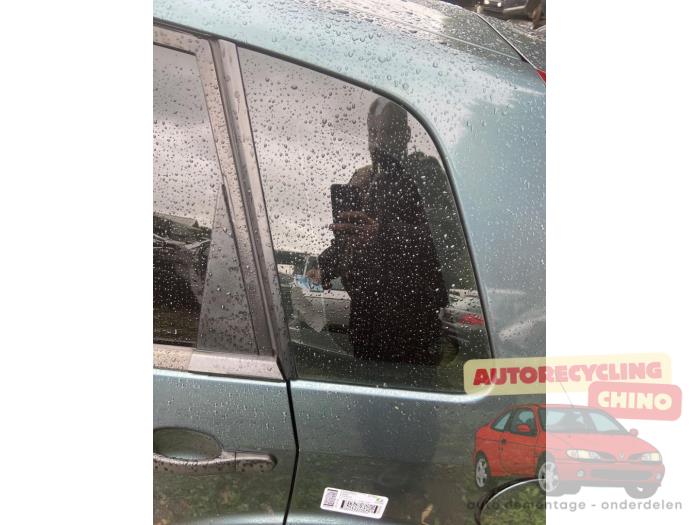 Usados Ventanilla triangular izquierda detrás Ford Fiesta 5 (JD/JH) 1.4 16V Precio € 50,00 Norma de margen ofrecido por Autorecycling Chino B.V.