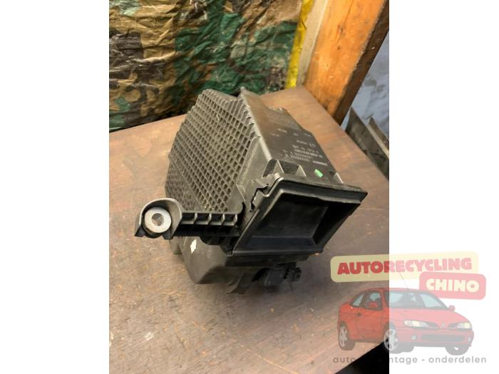 Begagnade Luftfilter Renault Clio IV (5R) 1.5 dCi 90 FAP Pris € 50,00 Marginaltabell erbjuds av Autorecycling Chino B.V.