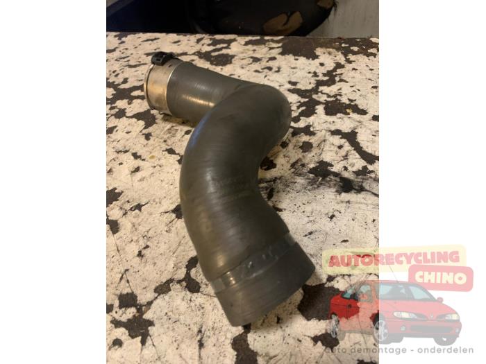 Gebrauchte Intercooler Schlauch Renault Clio IV (5R) 1.5 dCi 90 FAP Preis € 35,00 Margenregelung angeboten von Autorecycling Chino B.V.