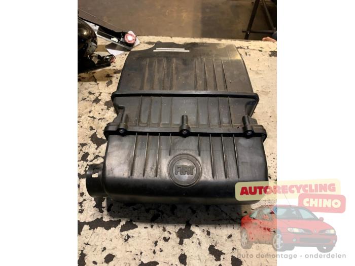 Begagnade Luftfilter Fiat Grande Punto (199) 1.4 Pris € 45,00 Marginaltabell erbjuds av Autorecycling Chino B.V.