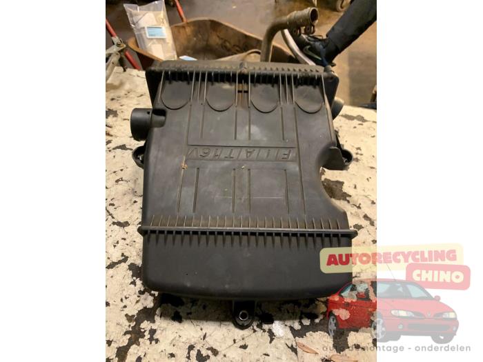 Begagnade Luftfilter Fiat Punto II (188) 1.2 16V Pris € 45,00 Marginaltabell erbjuds av Autorecycling Chino B.V.