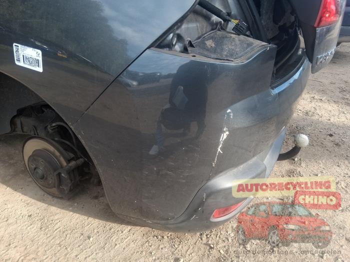 Pare choc arrière d'un Peugeot 3008 I (0U/HU) 1.6 16V THP 155 2011