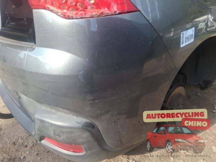 Pare choc arrière d'un Peugeot 3008 I (0U/HU) 1.6 16V THP 155 2011