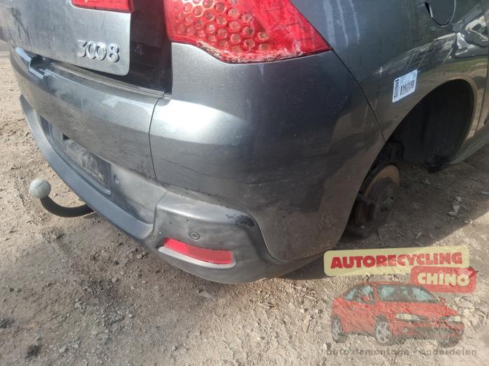 Pare choc arrière d'un Peugeot 3008 I (0U/HU) 1.6 16V THP 155 2011