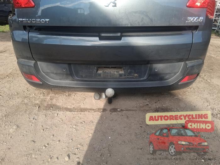 Pare choc arrière d'un Peugeot 3008 I (0U/HU) 1.6 16V THP 155 2011