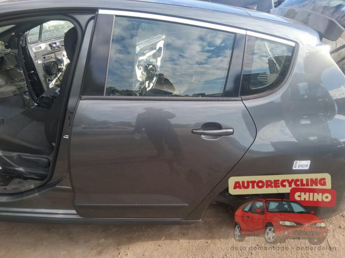 Porte arrière gauche d'un Peugeot 3008 I (0U/HU) 1.6 16V THP 155 2011
