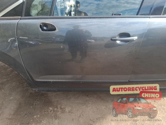 Porte avant gauche d'un Peugeot 3008 I (0U/HU) 1.6 16V THP 155 2011