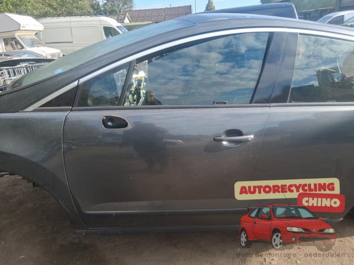 Porte avant gauche d'un Peugeot 3008 I (0U/HU) 1.6 16V THP 155 2011