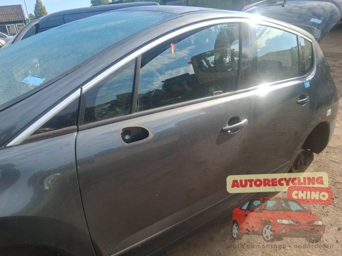 Porte avant gauche d'un Peugeot 3008 I (0U/HU) 1.6 16V THP 155 2011