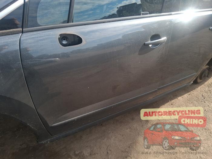 Porte avant gauche d'un Peugeot 3008 I (0U/HU) 1.6 16V THP 155 2011