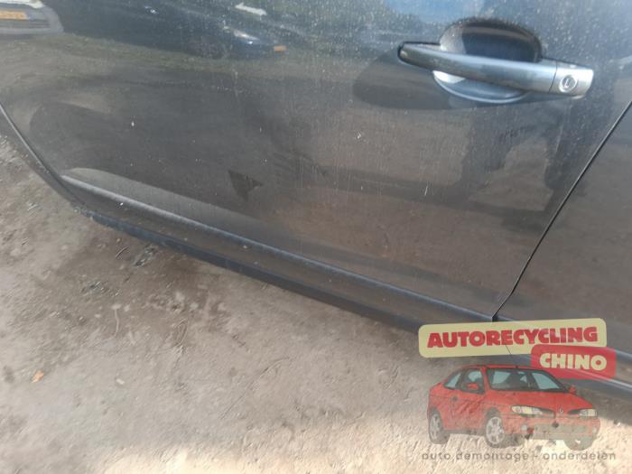 Porte avant gauche d'un Peugeot 3008 I (0U/HU) 1.6 16V THP 155 2011