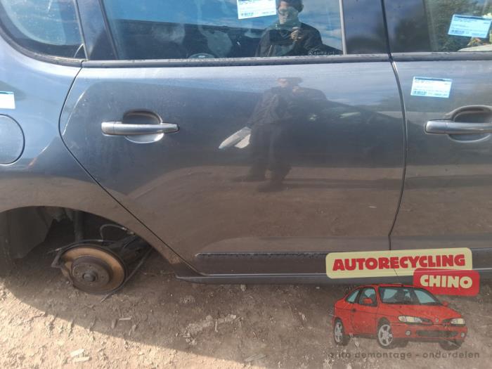 Porte arrière droite d'un Peugeot 3008 I (0U/HU) 1.6 16V THP 155 2011