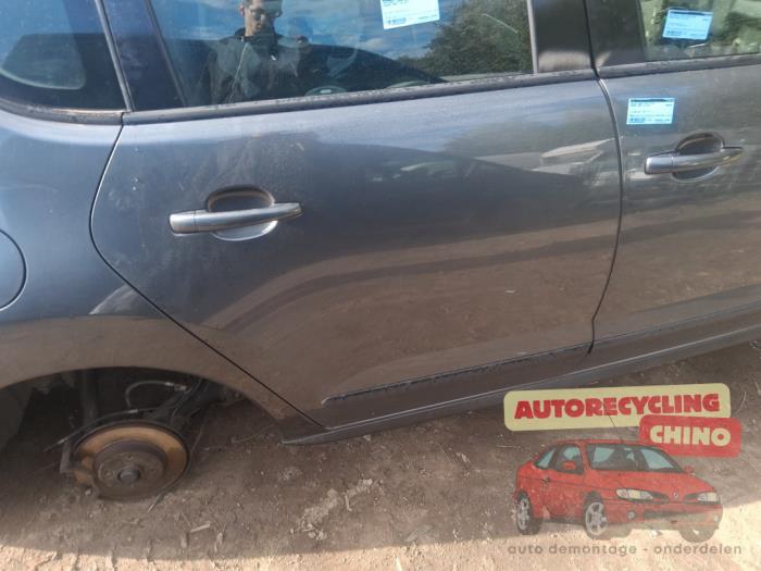 Porte arrière droite d'un Peugeot 3008 I (0U/HU) 1.6 16V THP 155 2011