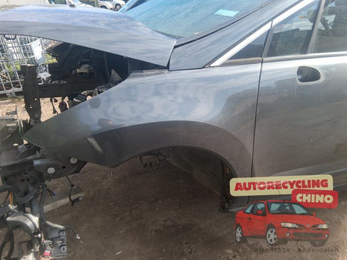 Aile avant gauche d'un Peugeot 3008 I (0U/HU) 1.6 16V THP 155 2011