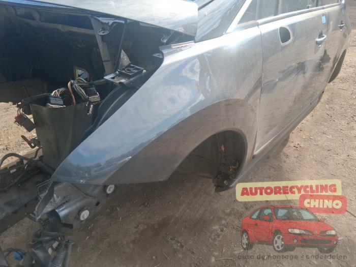 Aile avant gauche d'un Peugeot 3008 I (0U/HU) 1.6 16V THP 155 2011