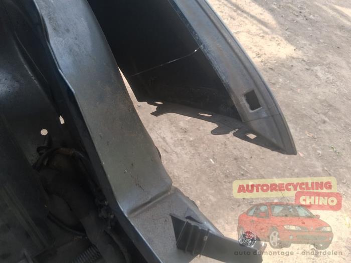 Aile avant gauche d'un Peugeot 3008 I (0U/HU) 1.6 16V THP 155 2011