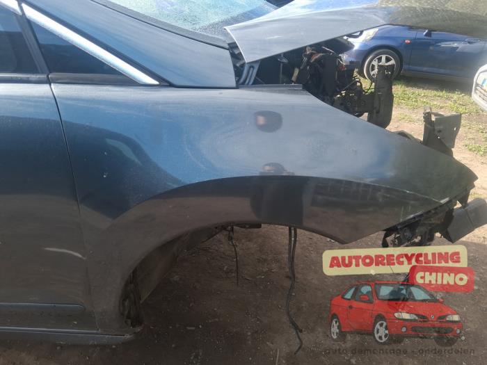 Aile avant droite d'un Peugeot 3008 I (0U/HU) 1.6 16V THP 155 2011