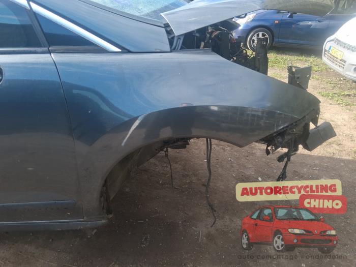 Aile avant droite d'un Peugeot 3008 I (0U/HU) 1.6 16V THP 155 2011