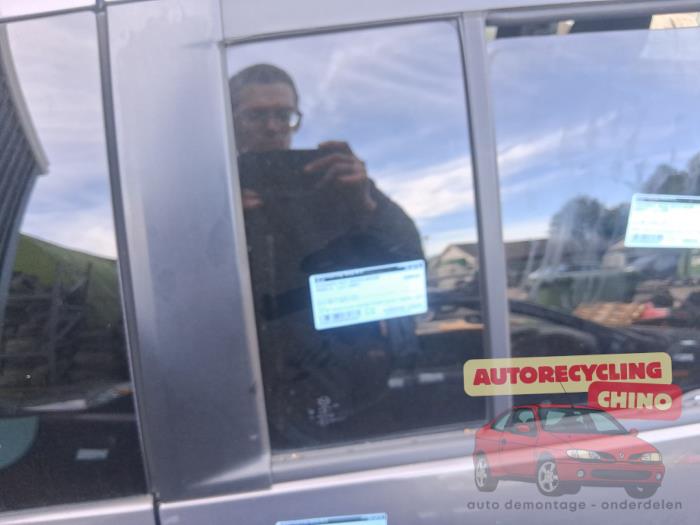 Usados Ventanilla triangular derecha detrás Mazda 5 (CR19) 2.0i 16V Precio € 50,00 Norma de margen ofrecido por Autorecycling Chino B.V.