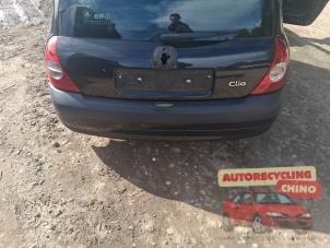 Begagnade Bakre stötfångare Renault Clio II (BB/CB) 1.2 16V Pris € 75,00 Marginaltabell erbjuds av Autorecycling Chino B.V.
